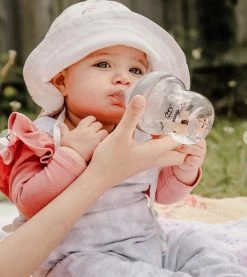 Haakaa Glass Baby Bottle – Gen 3 – 6m+ – 180ml -Home Sales Store 45e4ededc0f1c6bc1315ba8dcc114d7fdad39126